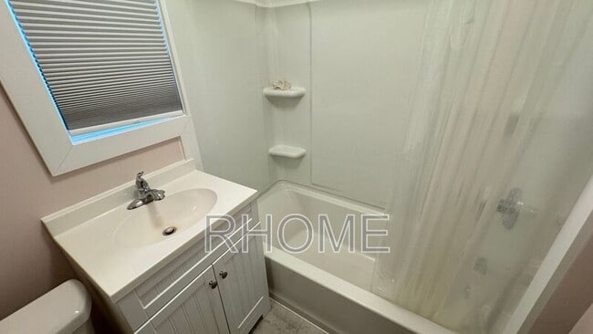 Building Photo - 1054 Wilson Ave S