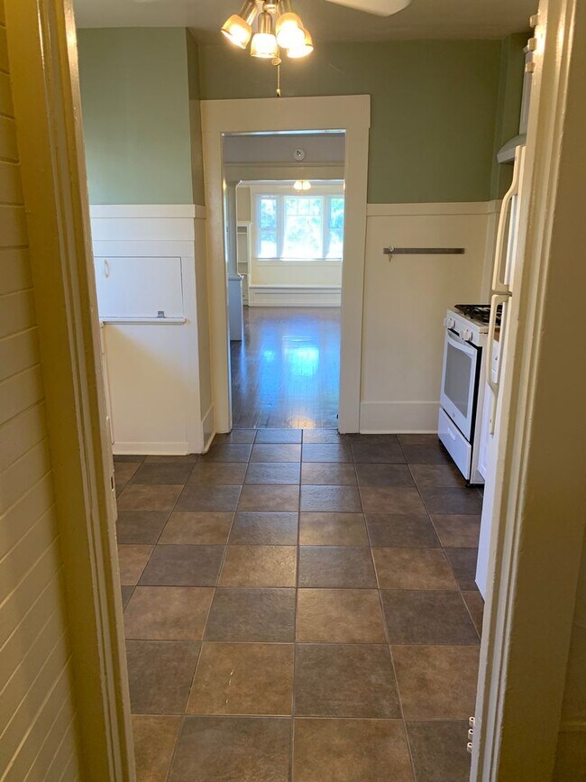 Building Photo - Old World Charm in Cortez Hills!