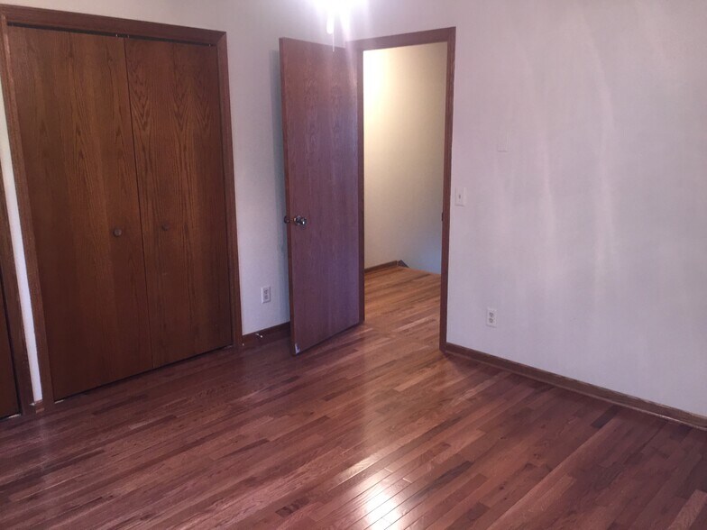 Building Photo - 77 Sinykin Cir
