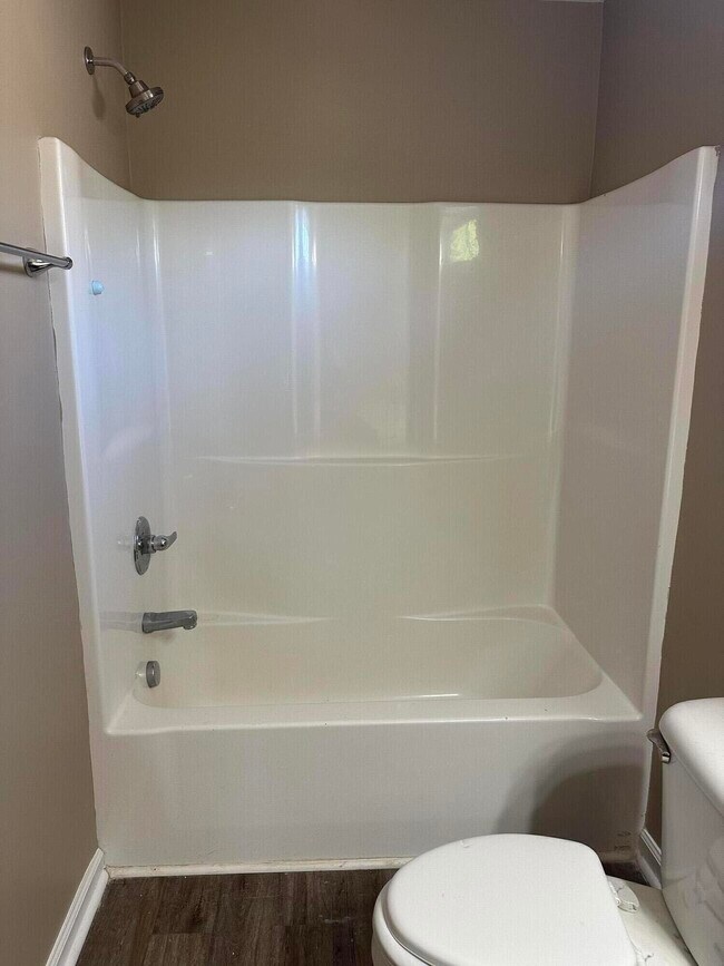 Building Photo - 3933 Pine Ridge Way