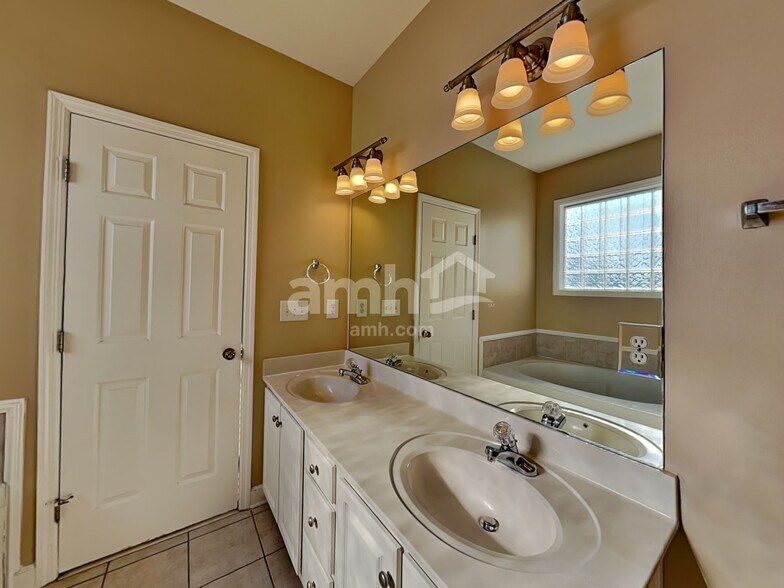 Building Photo - 103 Ridgeview Trce