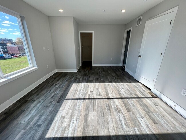 Building Photo - 623 N 36th St