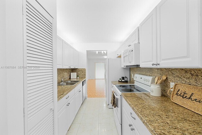 Building Photo - 1351 SW 125th Ave