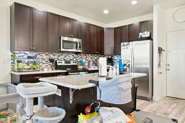 Building Photo - 1096 Emerald Pools Ln