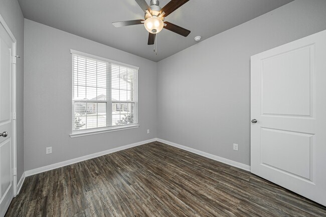 Building Photo - 602 Hollyhock Dr