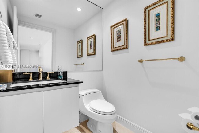 Building Photo - 785 Crandon Blvd