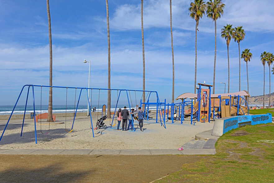 Building Photo - 2352 Torrey Pines Rd