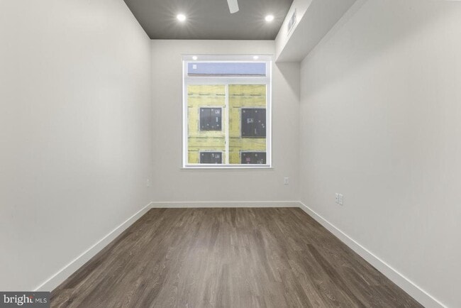 Building Photo - 525 N 41st St