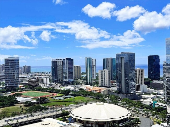 Building Photo - 801 S King St