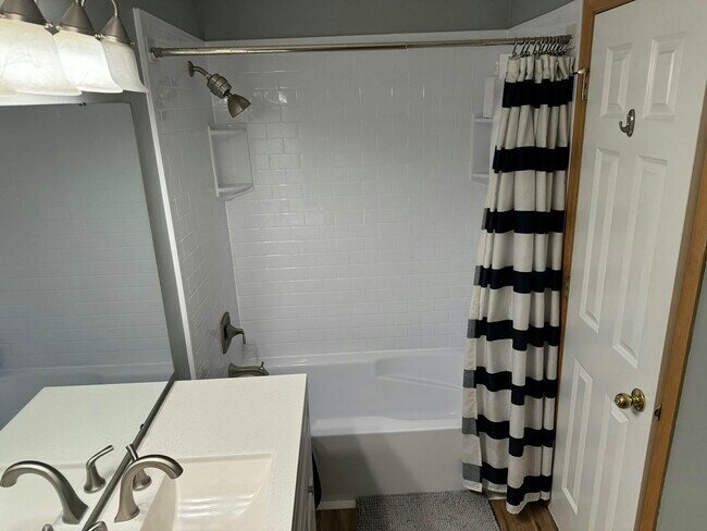 Building Photo - 5248 Beachside Dr