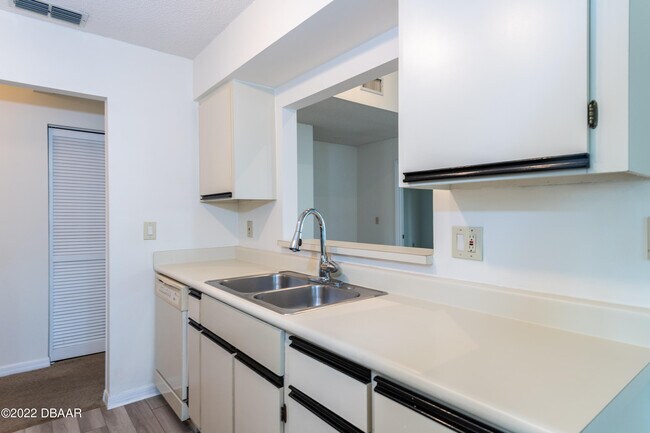 Building Photo - 157 Bob White Ct