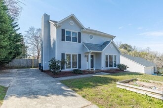 Building Photo - Immaculate updated 2 story 3 bedroom 2.5 bathroom house in the Briarwood area Greensboro
