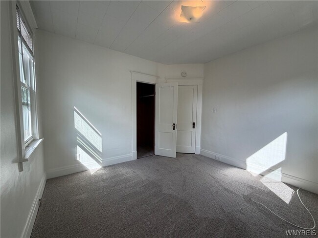 Building Photo - 641 Amherst St