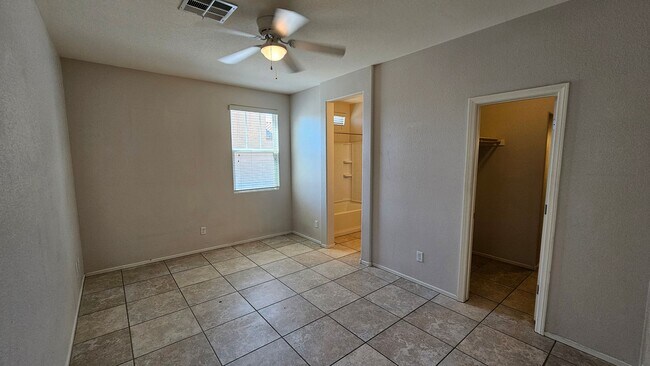 Building Photo - Spacious 3 bedroom Town home in Henderson!!!