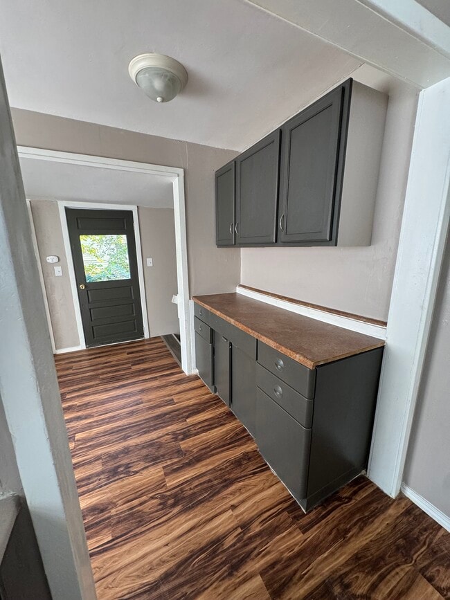 Building Photo - 3400 SE 20th St