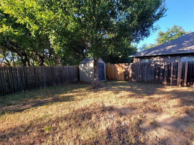 Building Photo - 809 Dogwood Trail