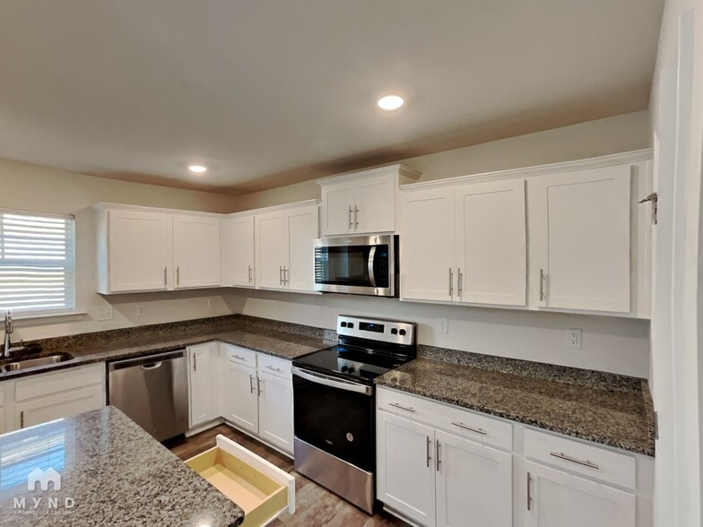 Building Photo - 2128 Ryker Davis Ln