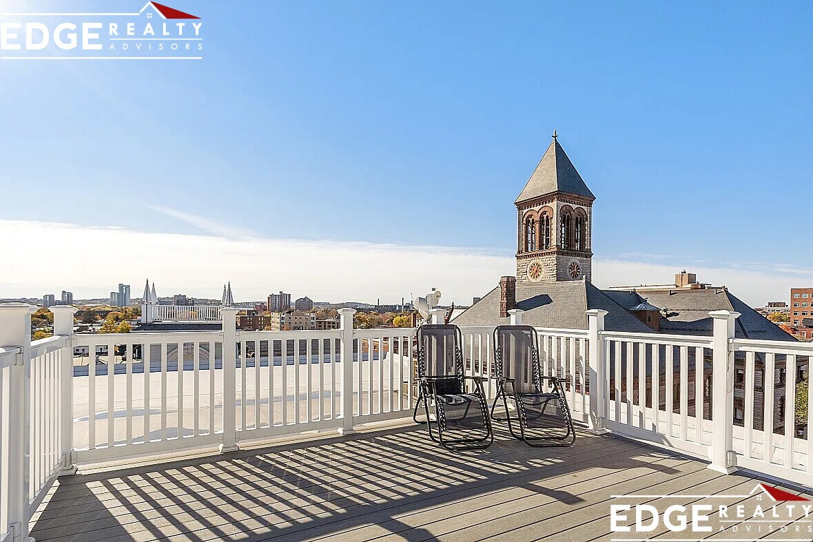 Building Photo - 12 Inman St