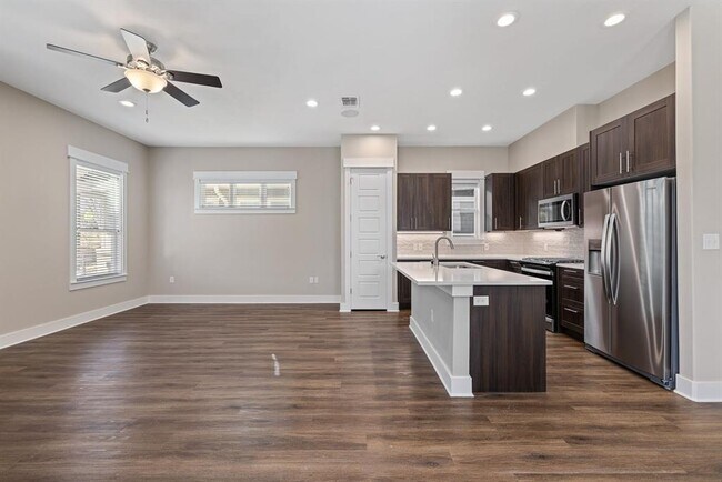 Building Photo - 1706 Cedar Bend Dr