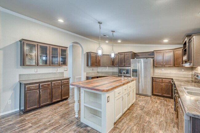 Building Photo - 826 Sandy Mountain Dr