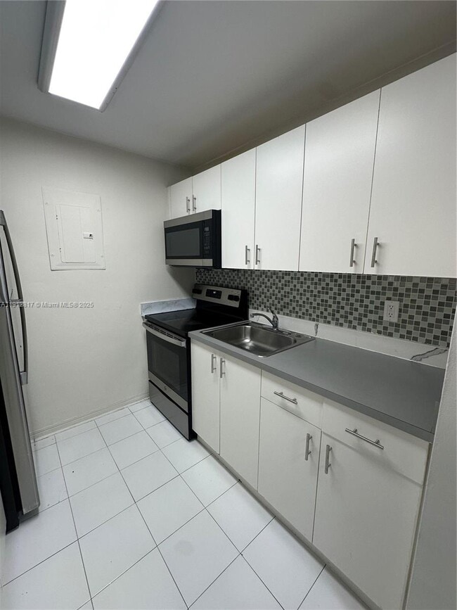 Building Photo - 2918 Funston St