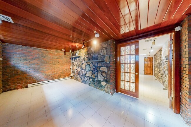 Building Photo - 71 Lubec St