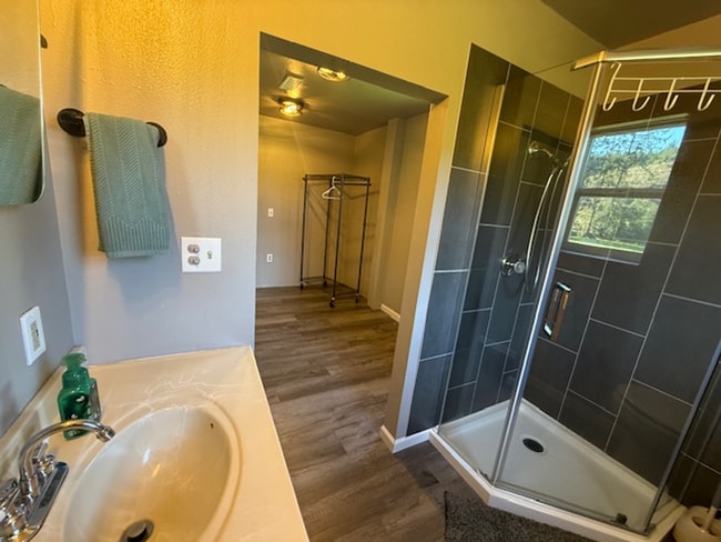 Building Photo - Country Home, 4 bed/2bath short term rental