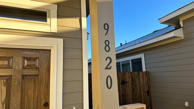 Primary Photo - 9820 Grosbeak Ln