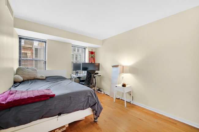 Building Photo - 40 E 9th St