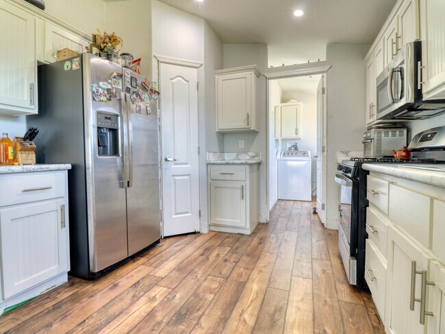 Building Photo - 60661 Chalet Dr