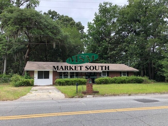 Building Photo - *APPLICATION PENDING!* Convenient Southsid...