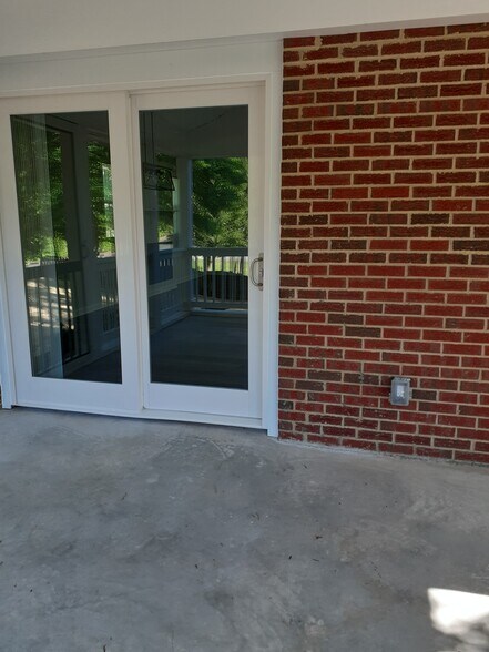 inside screen porch north - 200 Adair St