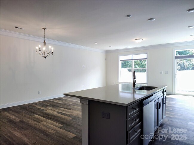 Building Photo - 2153 Bexar Trl