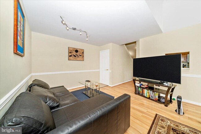 Building Photo - 6520 Lake Park Dr