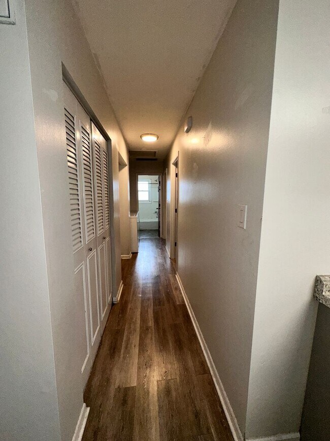 Building Photo - FNY121