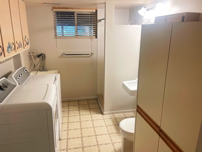 Building Photo - 1522 Cameron Dr