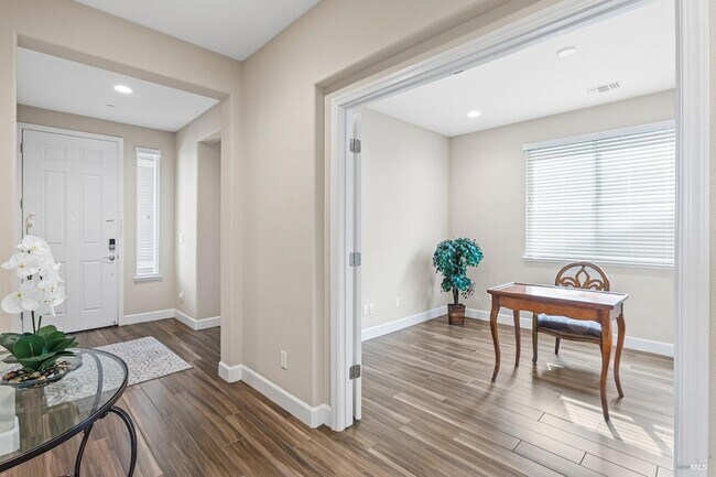 Building Photo - 343 Silver Ridge Dr