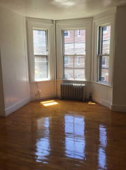 Primary Photo - 8 Adella Pl