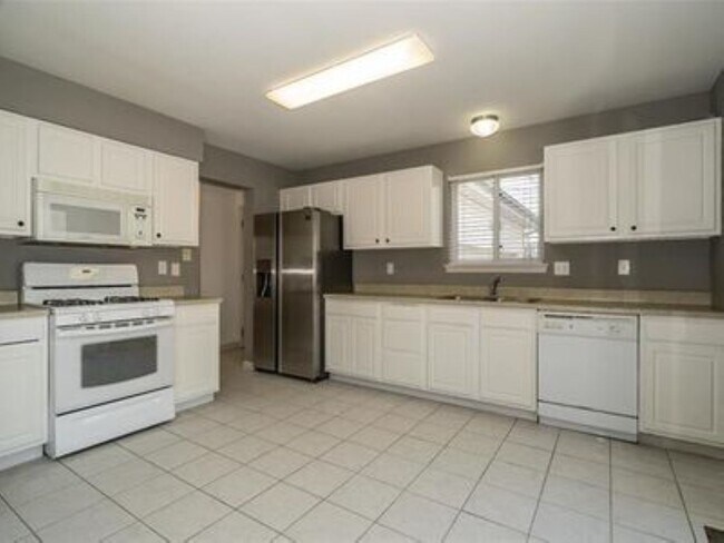 Building Photo - 3125 Hickory St
