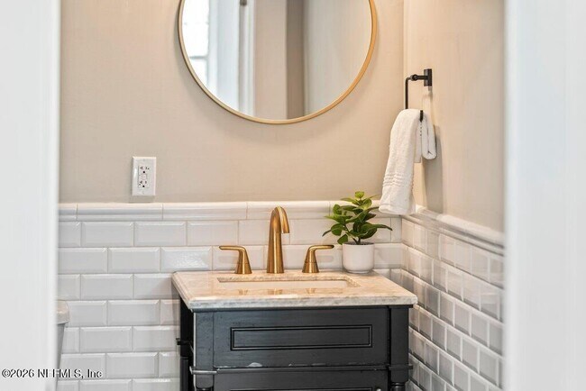 Building Photo - 2843 Oak St