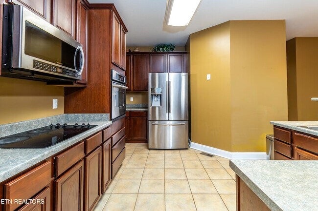 Building Photo - 8334 Bay Gardens Ln