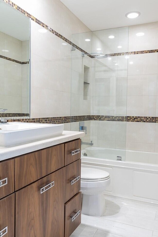 Building Photo - 76 Isle of Venice Dr