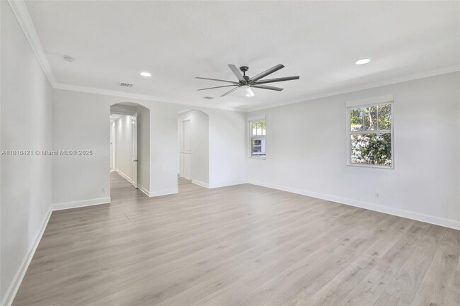 Building Photo - 600 SW 8th St