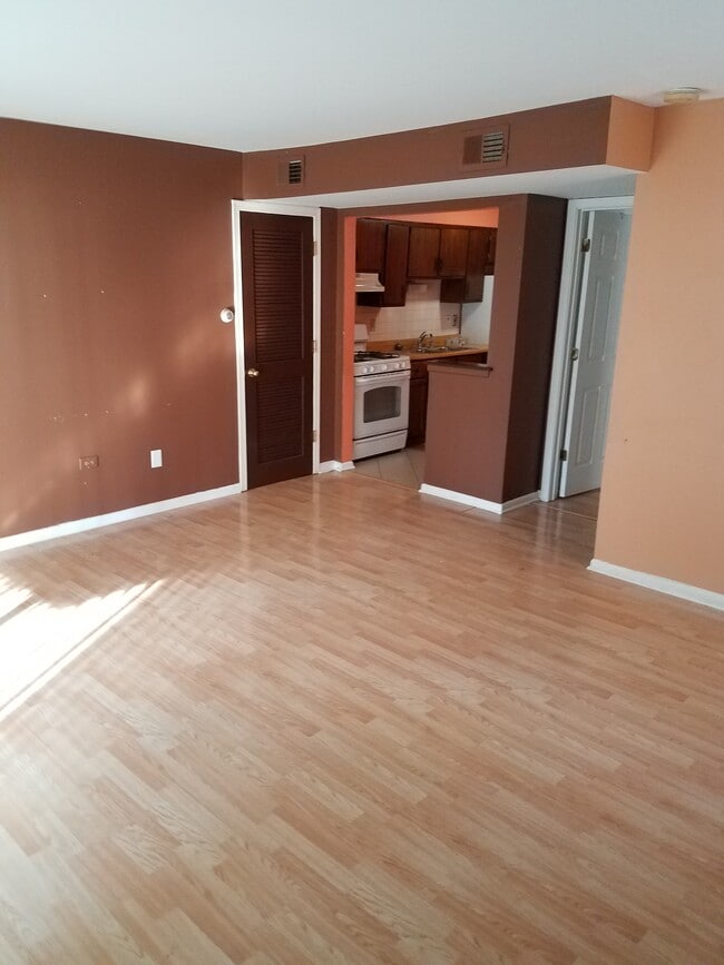 Building Photo - 660 Piper Ln