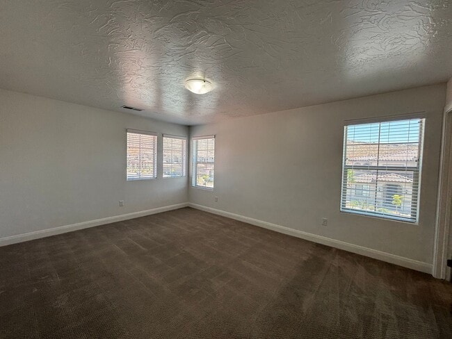 Building Photo - Private Comfort for All: 3-Bedroom All En-Suite Home