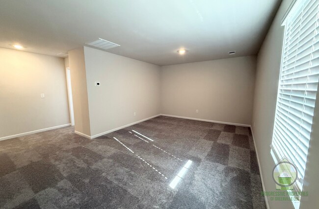 Building Photo - 209 Wintersweet Wy