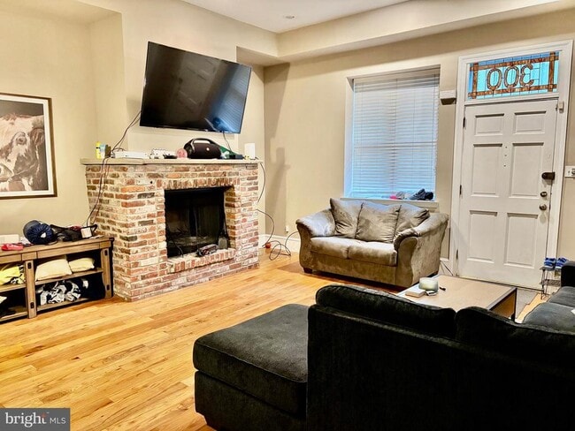 Building Photo - 300 Lombard St