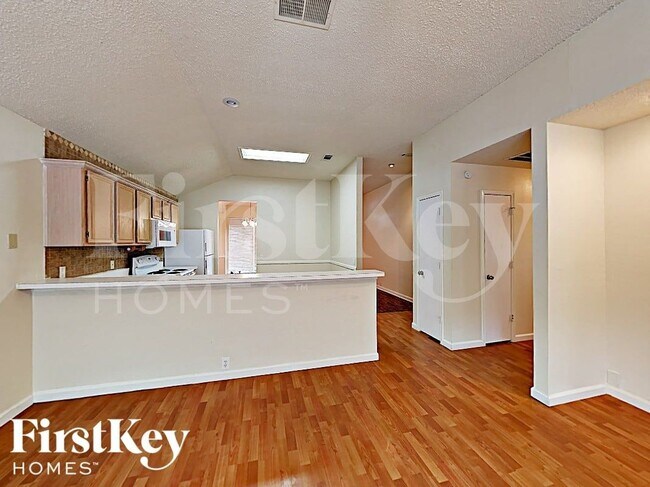 Building Photo - 1003 Prado Real Dr