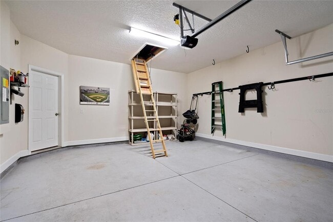 Building Photo - 354 Park Lake Dr
