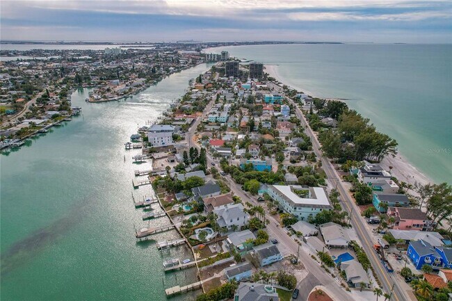 Building Photo - 8441 Bayshore Dr